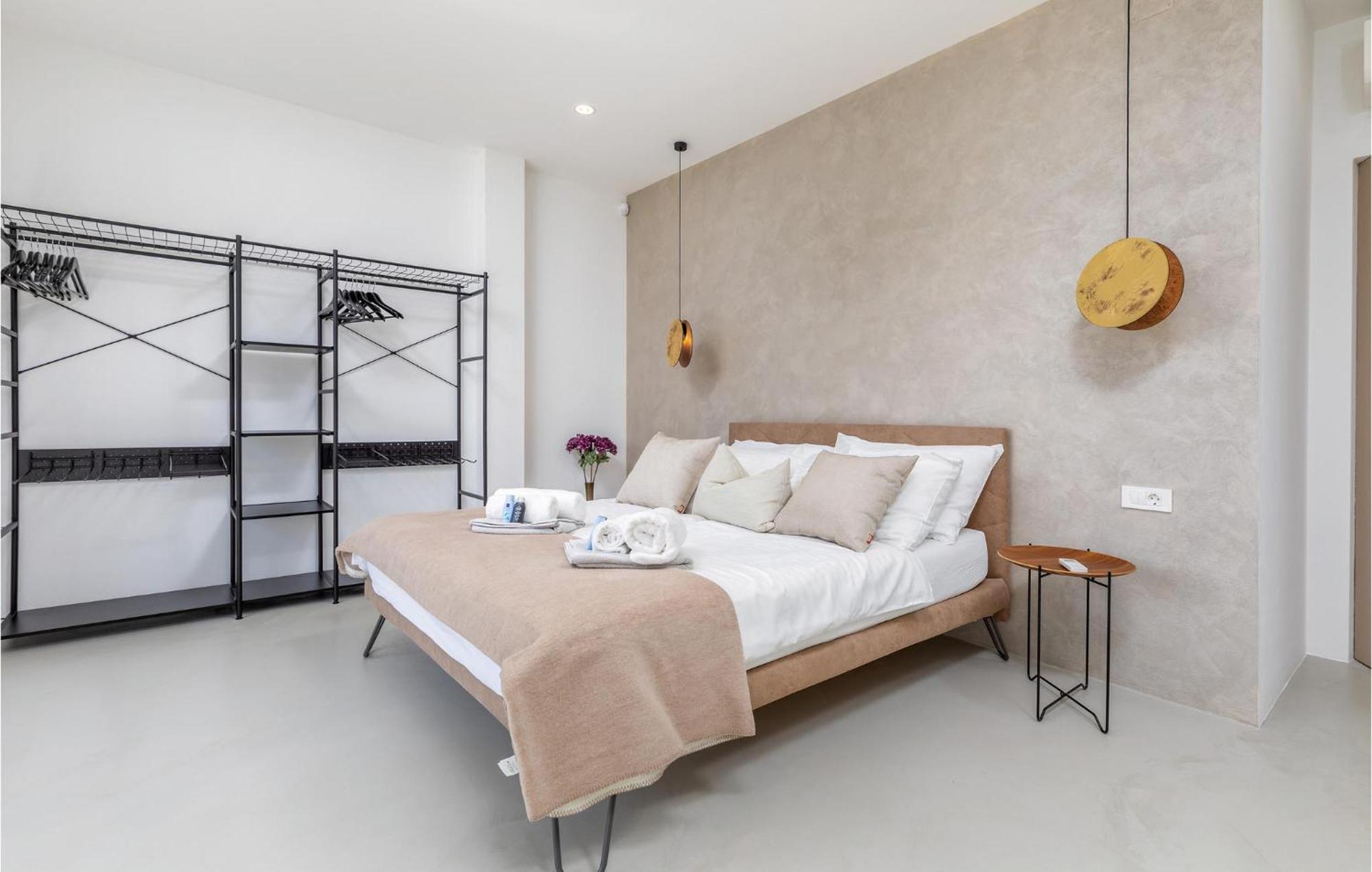 3 Bedroom Gorgeous In Pula
